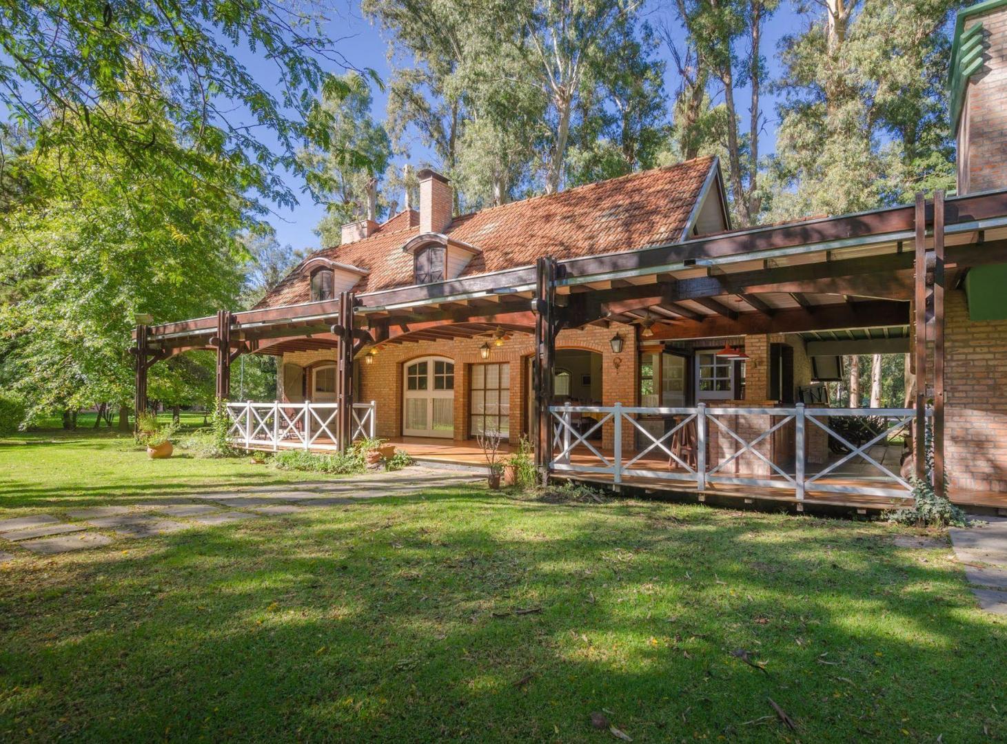 Venta casa 5 ambientes country Campos de Roca