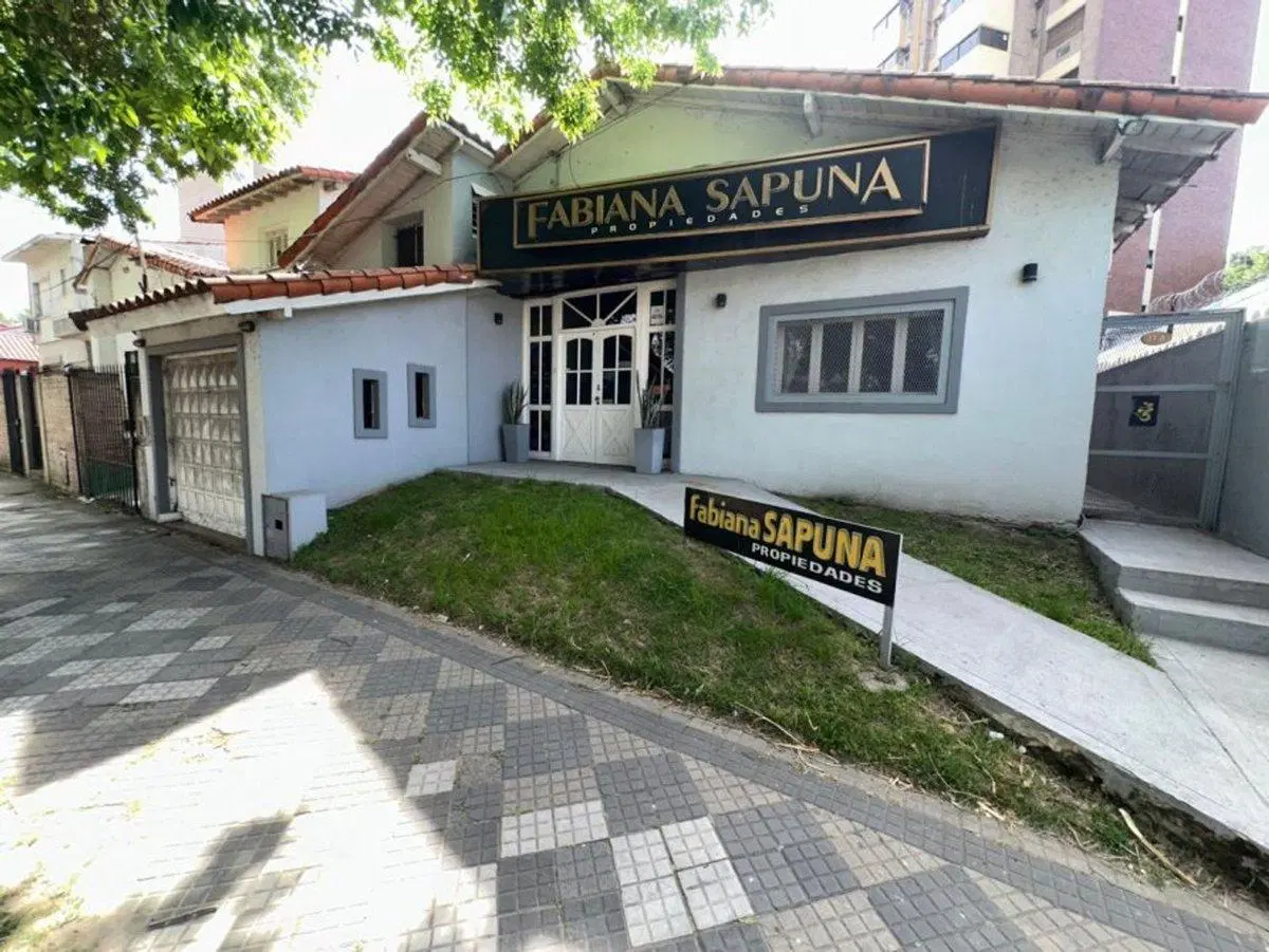 CASA CON PARQUE Y PILETA PLENO CENTRO MONTE GRANDE 8