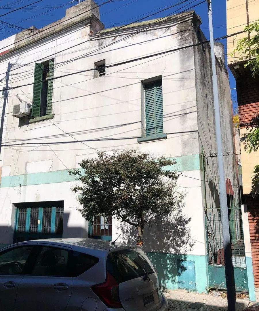 CASA EN VENTA DE 4 AMBIENTES EN LINIERS 3