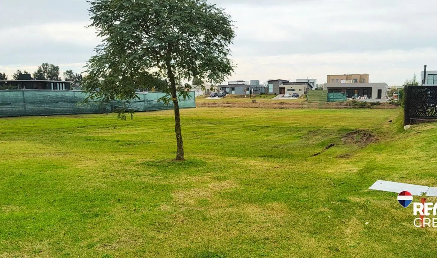 Venta Lote a la LAGUNA en Magallanes Hudson Beraza 5