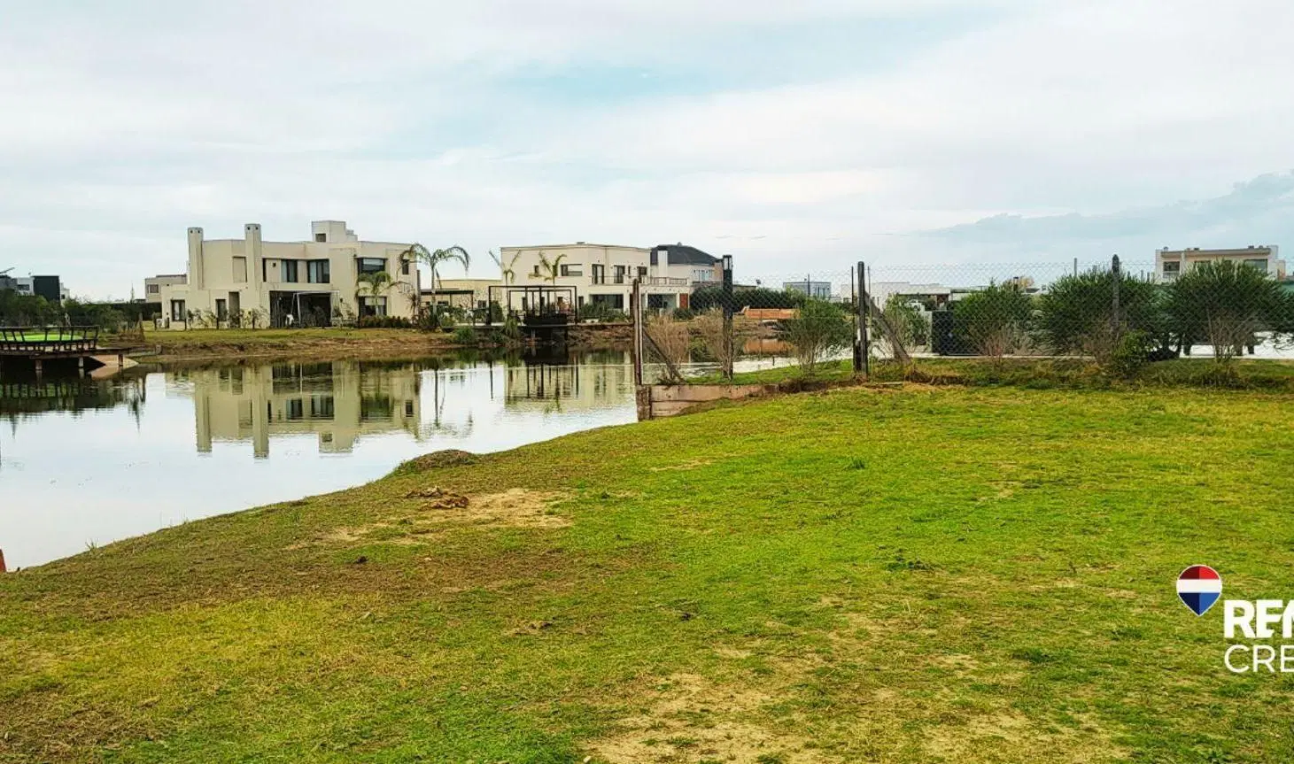 Venta Lote a la LAGUNA en Magallanes Hudson Beraza 2
