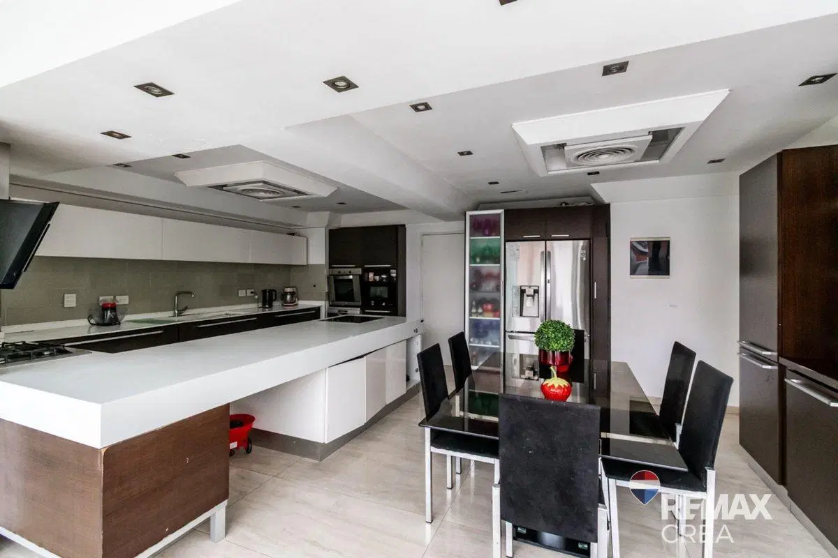 Venta Casa de 8 amb Pileta Climatizada Devoto 4