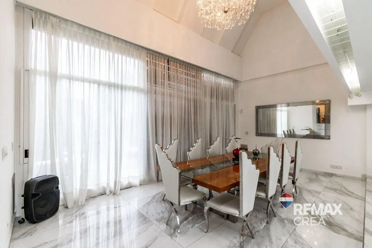 Venta Casa de 8 amb Pileta Climatizada Devoto 3