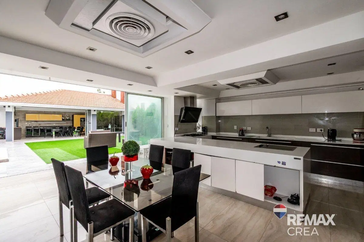 Venta Casa de 8 amb Pileta Climatizada Devoto 4