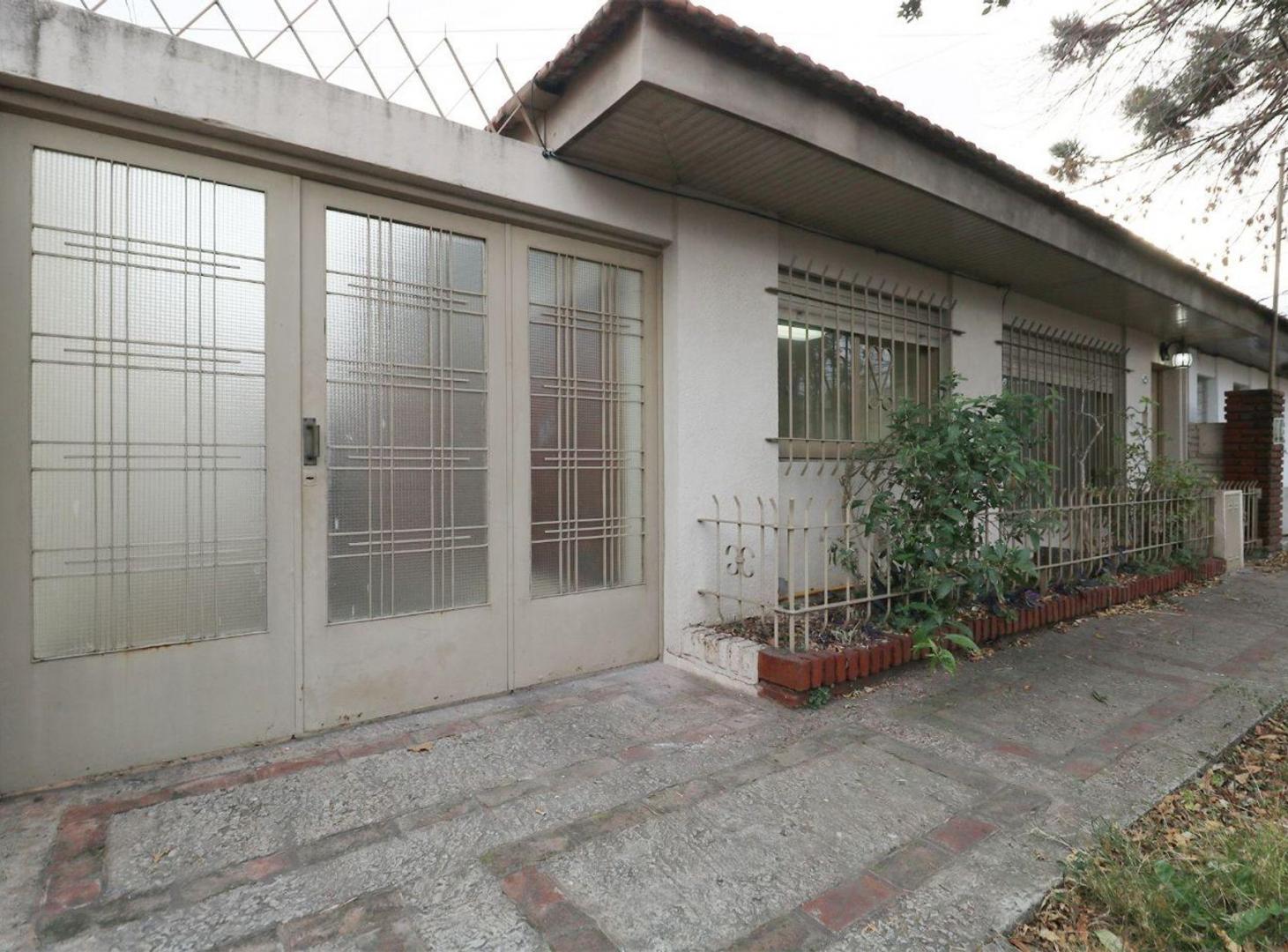 Venta Casa 3 amb en Martinez con patio y cochera!