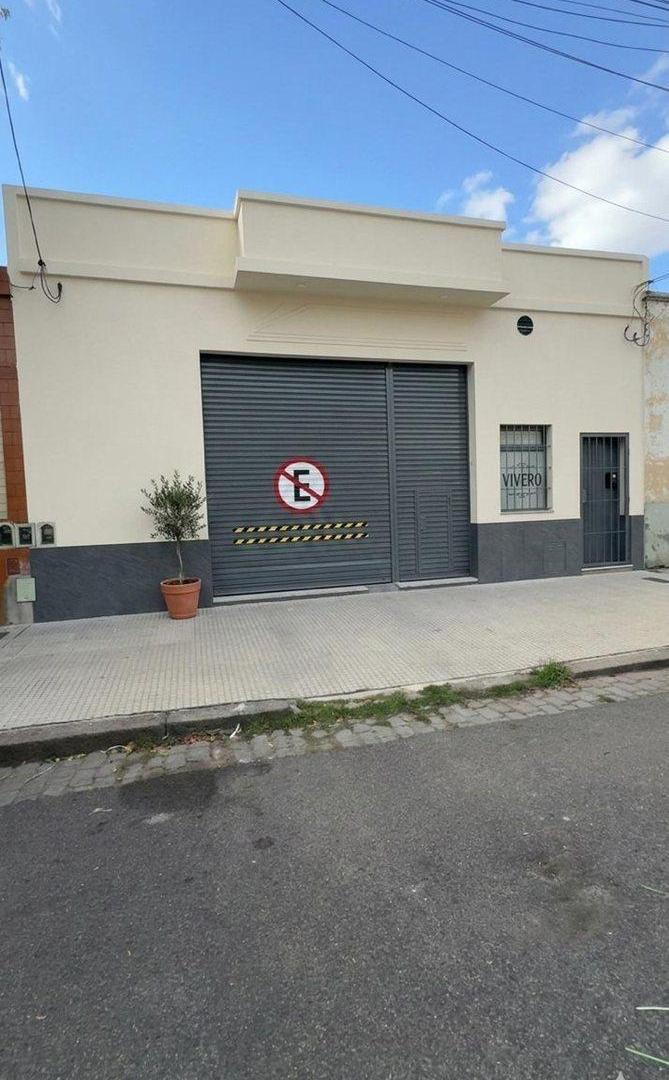 Casa con local a la calle