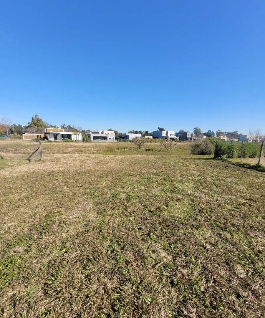 Oportunidad lote barrio Santa Lucia 2