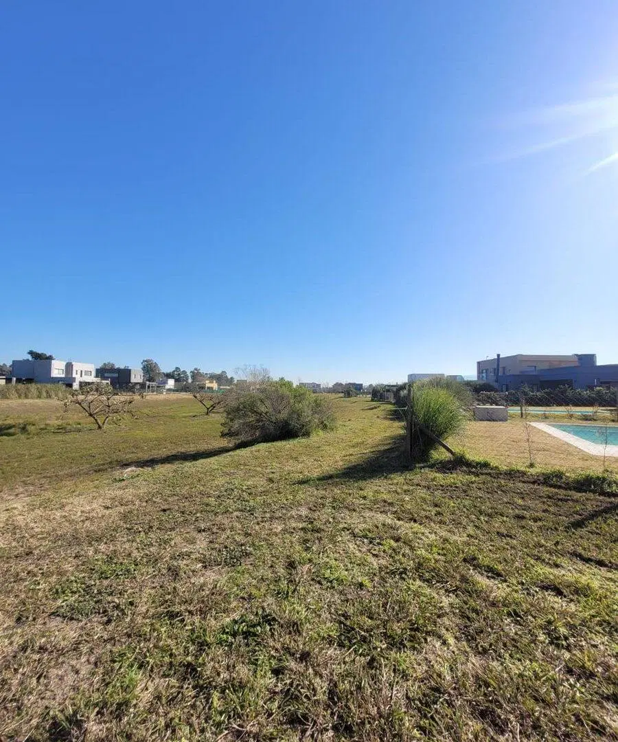 Oportunidad lote barrio Santa Lucia 5