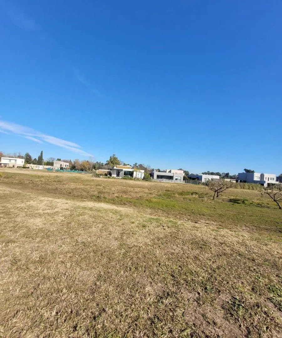 Oportunidad lote barrio Santa Lucia 4