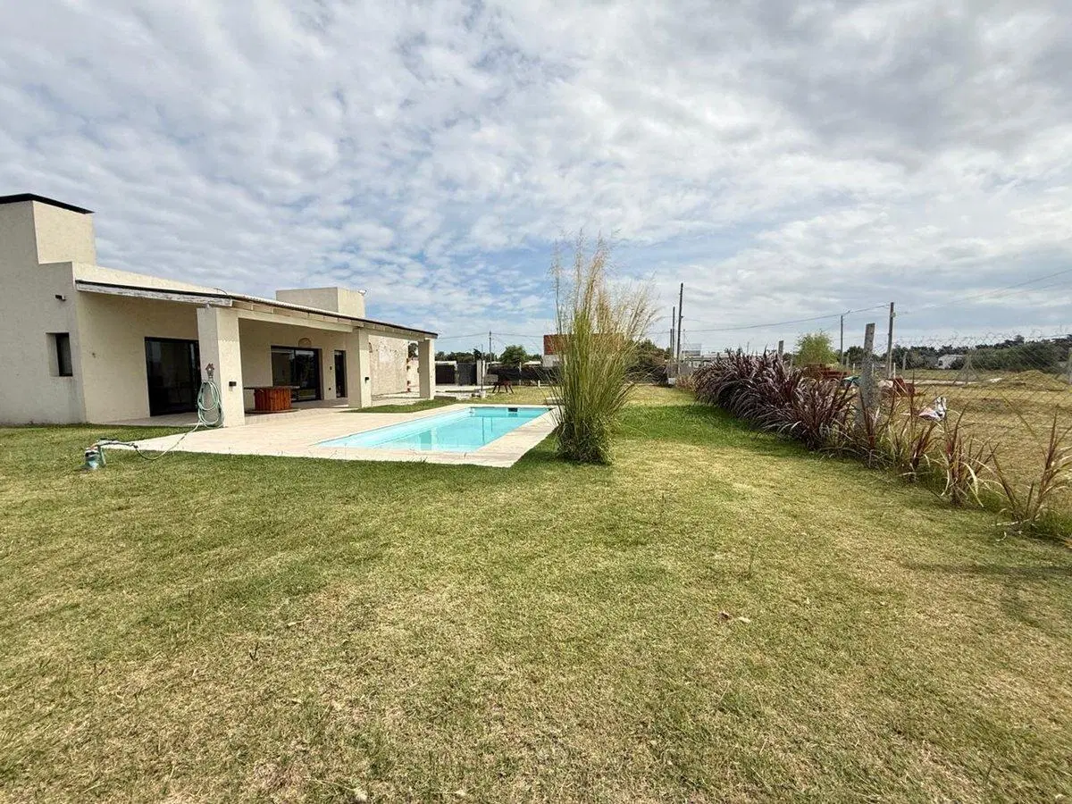 LOTE CON QUINCHO Y PILETA 3
