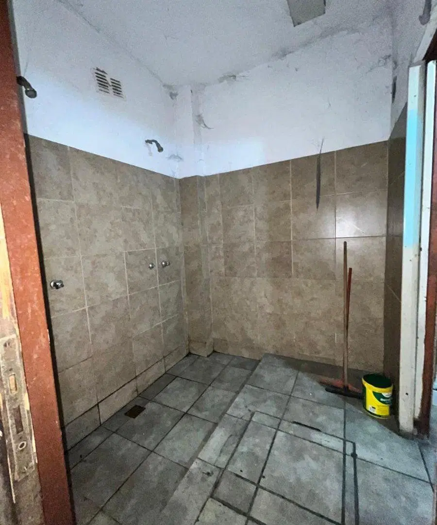 Galpón en Venta c/ local, Deposito y CASA en CABA 5