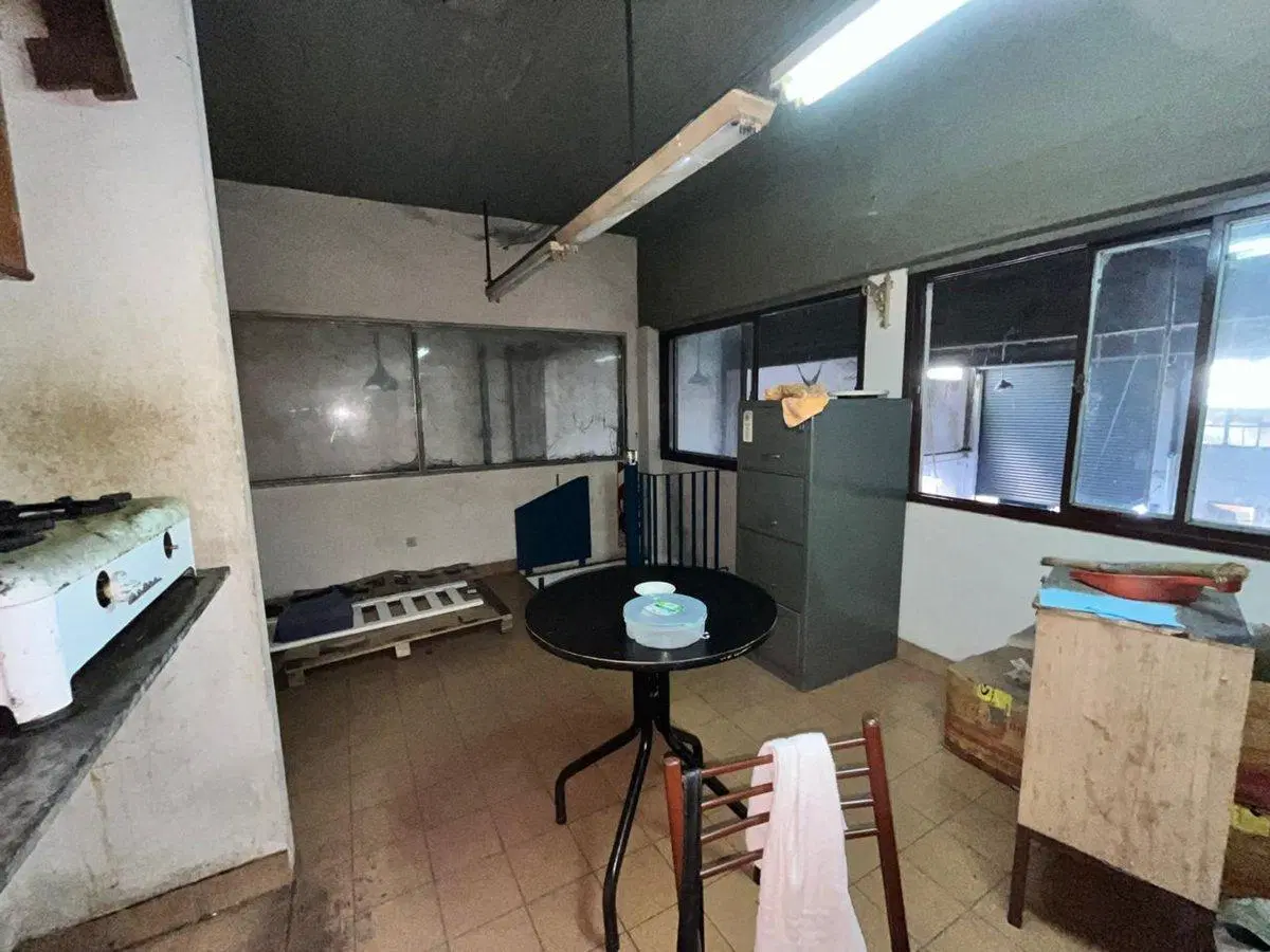 Galpón en Venta c/ local, Deposito y CASA en CABA 8