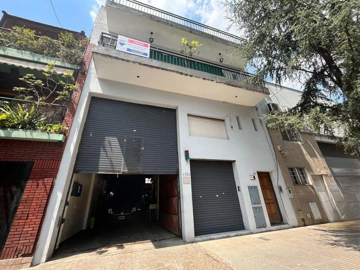 Galpón en Venta c/ local, Deposito y CASA en CABA 3