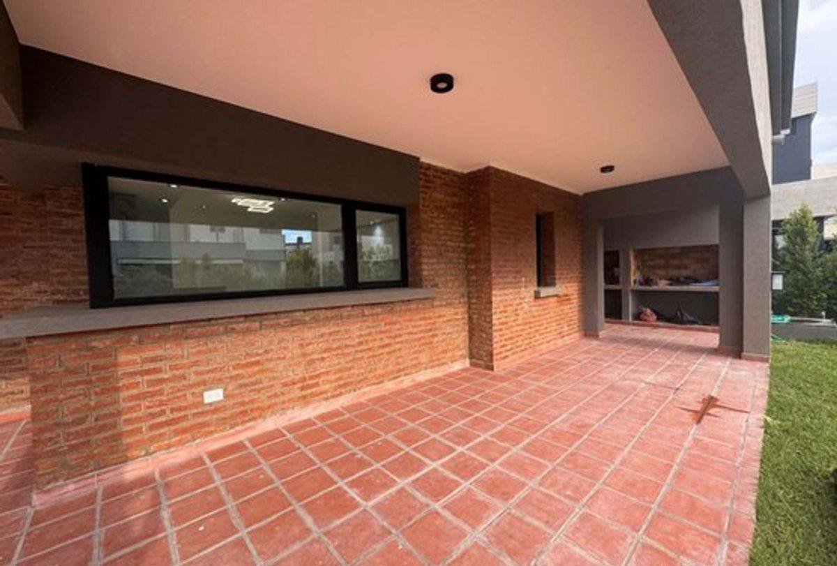 Foto de Venta Casa 4 ambientes Nuevo Quilmes a estrenar!, imagen 2
