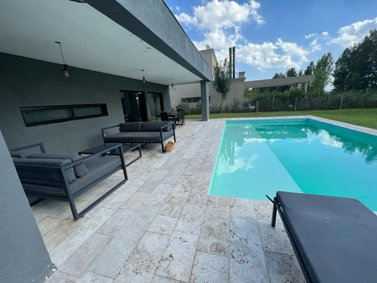 Casa 4 Amb Lagos San Eliseo pileta y jardin 4