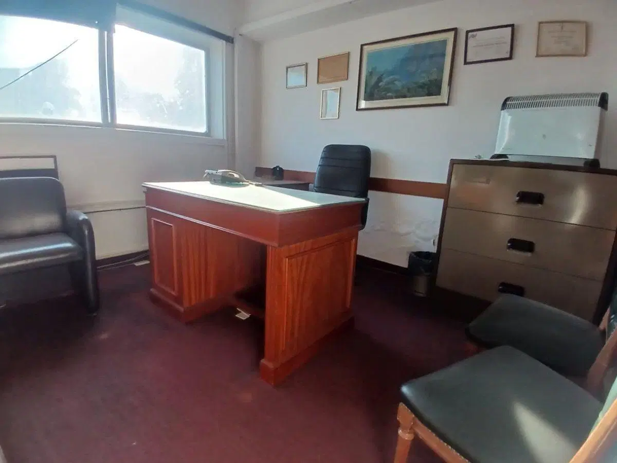 EN VENTA AMPLIA OFICINA , APTO VIVIENDA MICROCENT! 5