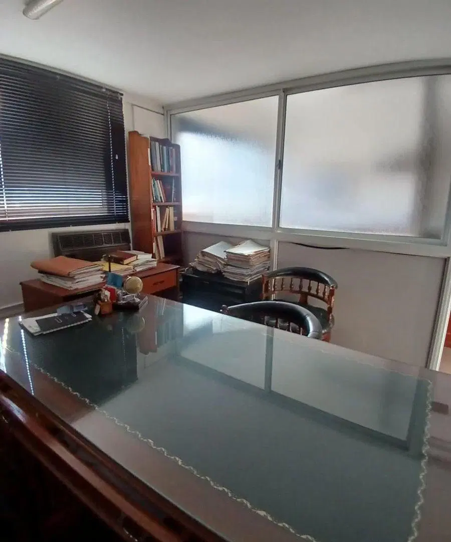 EN VENTA AMPLIA OFICINA , APTO VIVIENDA MICROCENT! 2