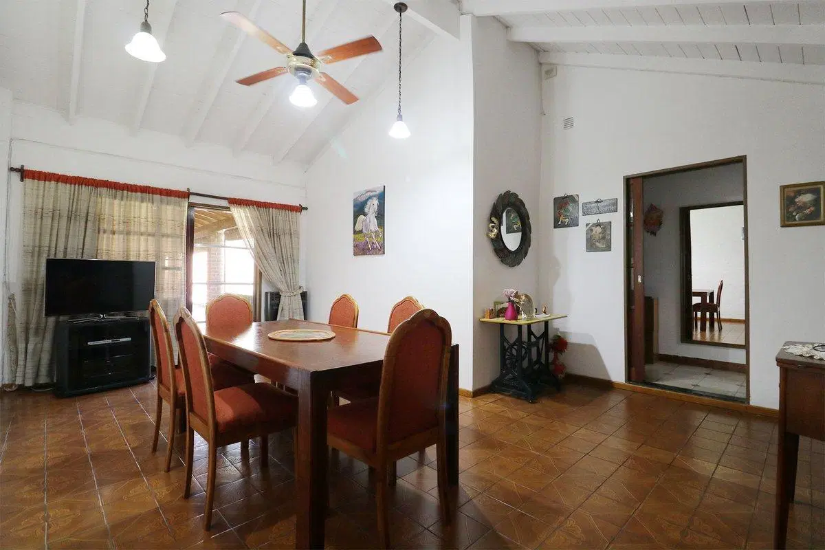Venta - Casa 4 ambientes con pileta - Cuidad Evita 3
