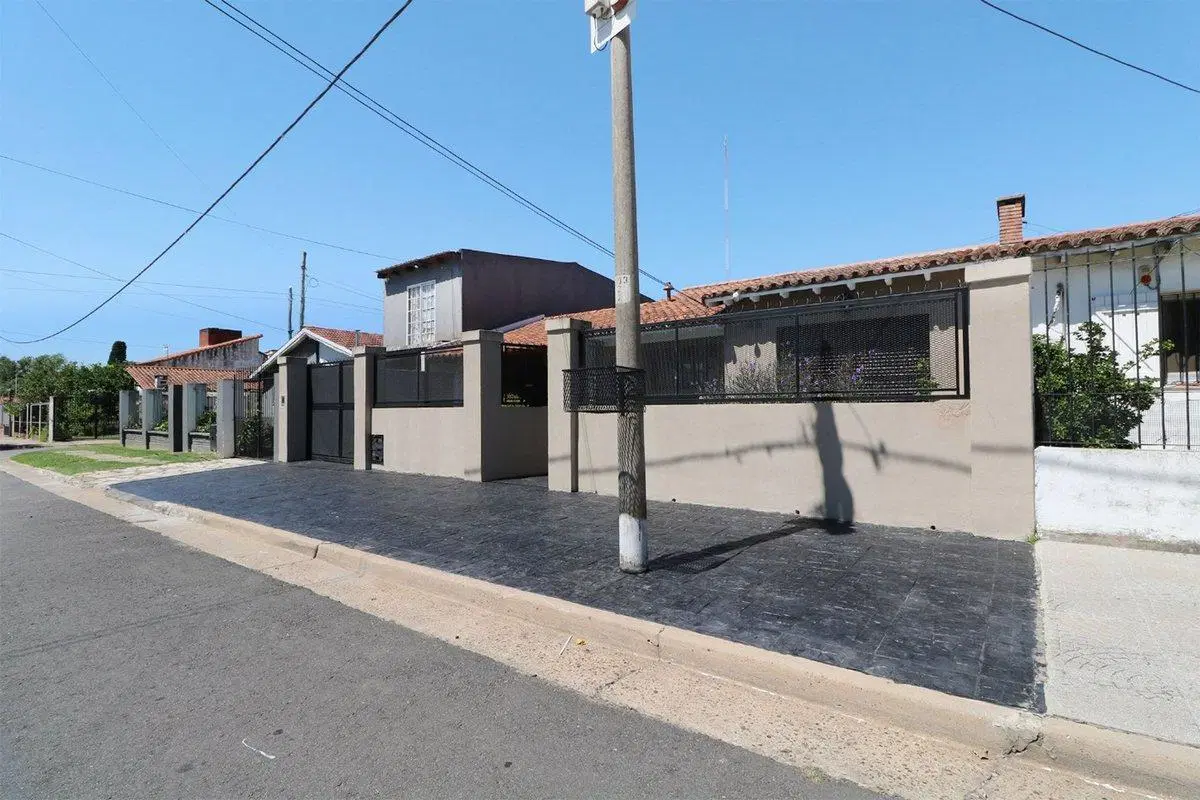 Venta - Casa 4 ambientes con pileta - Cuidad Evita 4