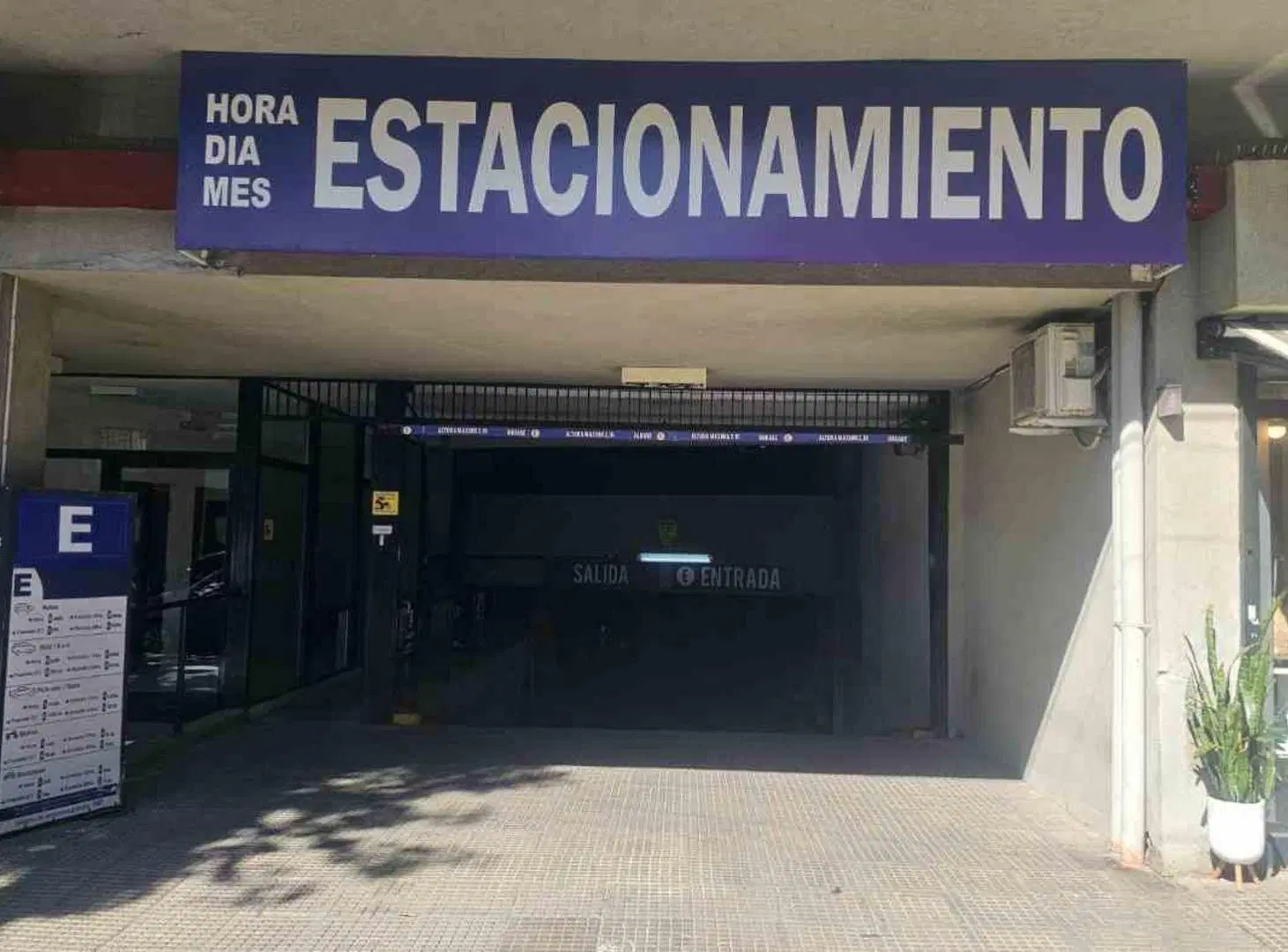 EXCELENTE COCHERA EN ALMAGRO 2