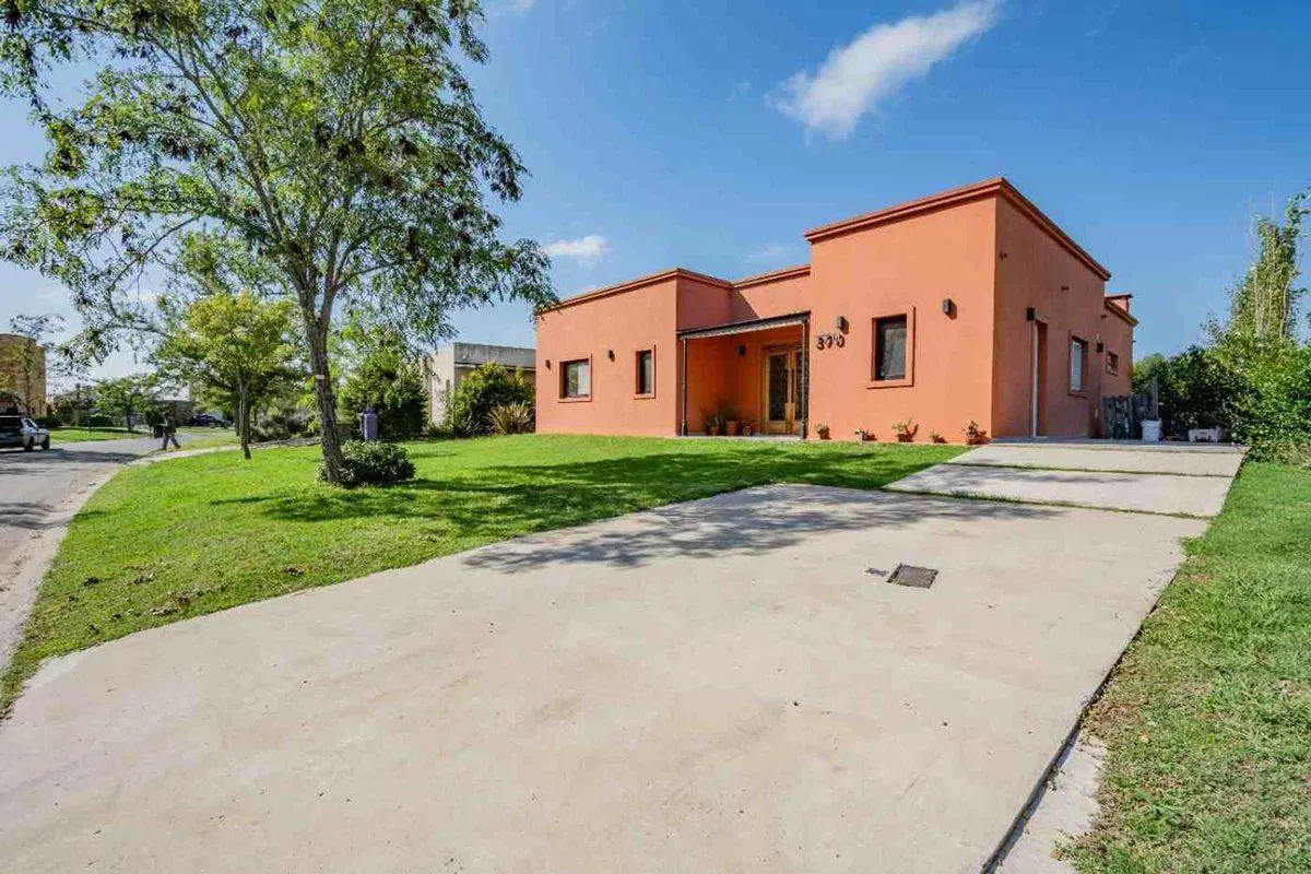 VENTA DE CASA EN BARRIO PUERTO - EL CANTÓN 4