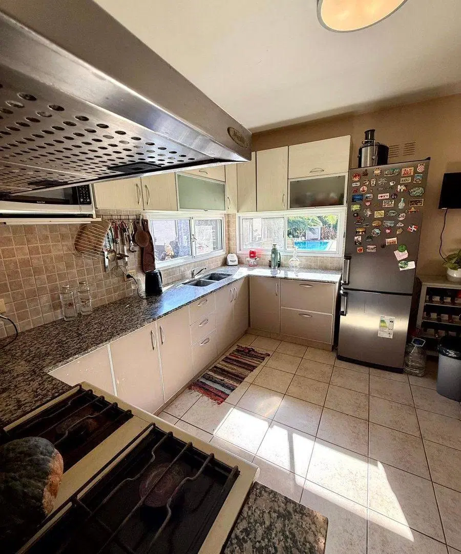 CASA EN VENTA 4 AMB CON PILETA EN EL CARMENCITO 3