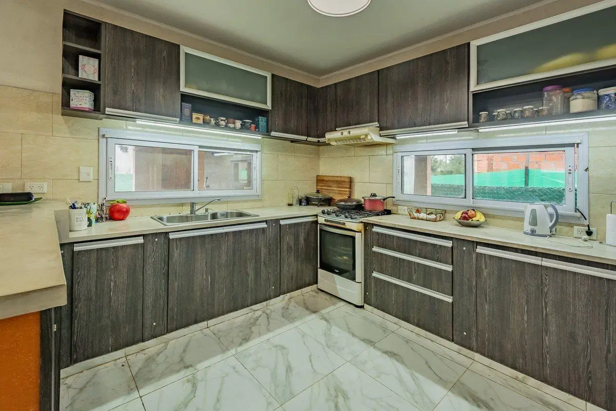 MODERNA CASA 4 DORMITORIOS Brio LAGUNA AZUL-EZEIZA 2