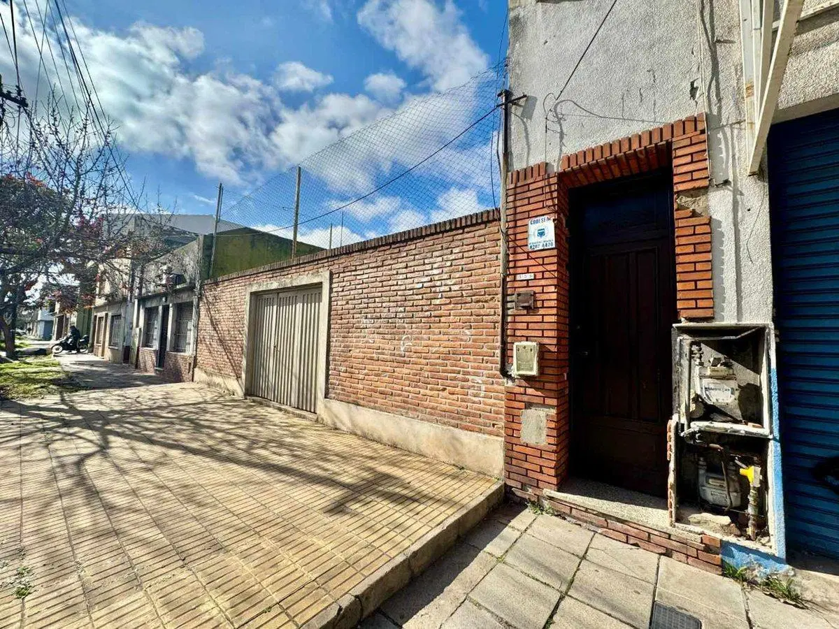 Venta PH 4 ambientes con jardín Sarandí 3
