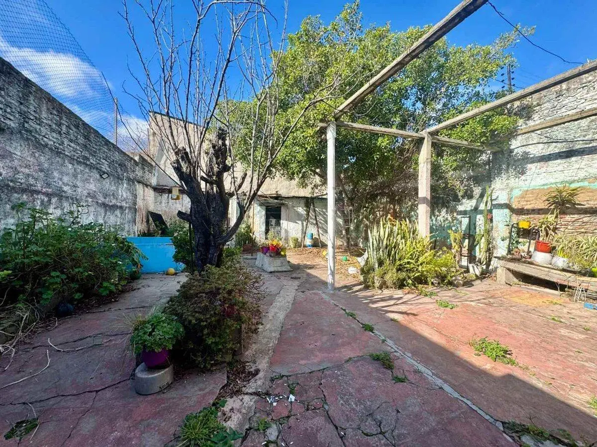 Venta PH 4 ambientes con jardín Sarandí 4