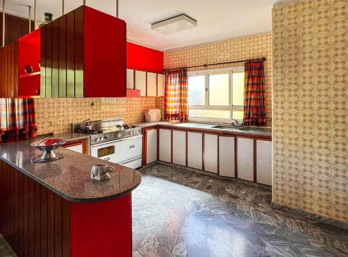 Venta casa Barrio Parque Bernal sobre dos lotes 2