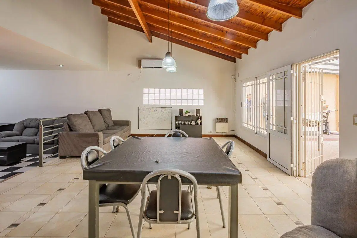 VENTA - Casa 6 ambientes en Aldo Bonzi con Pileta 3