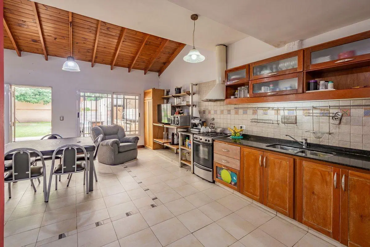 VENTA - Casa 6 ambientes en Aldo Bonzi con Pileta 5