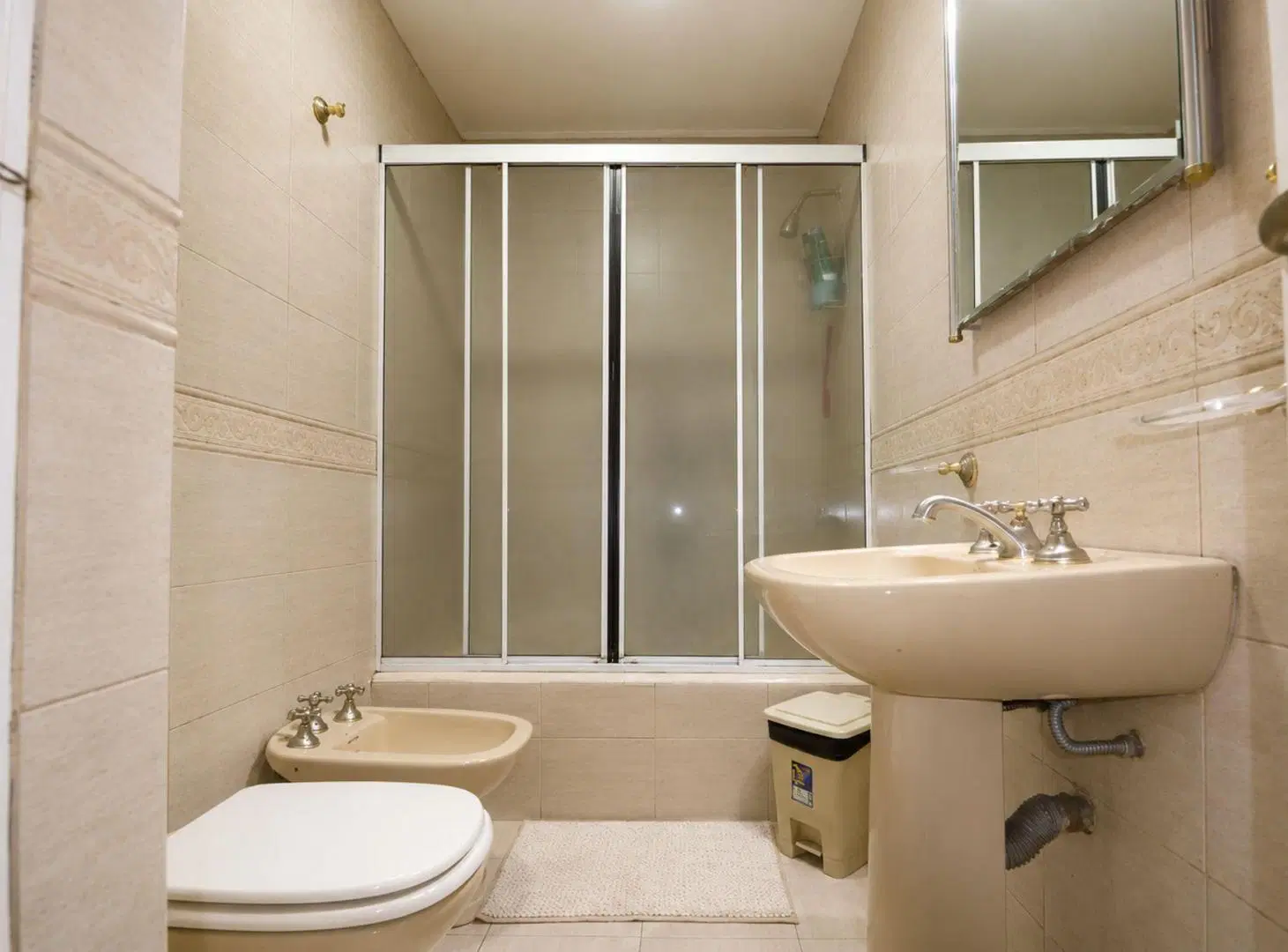 DEPARTAMENTO 3 AMBIENTES Y DEPENDENCIA CON BALCON. 2