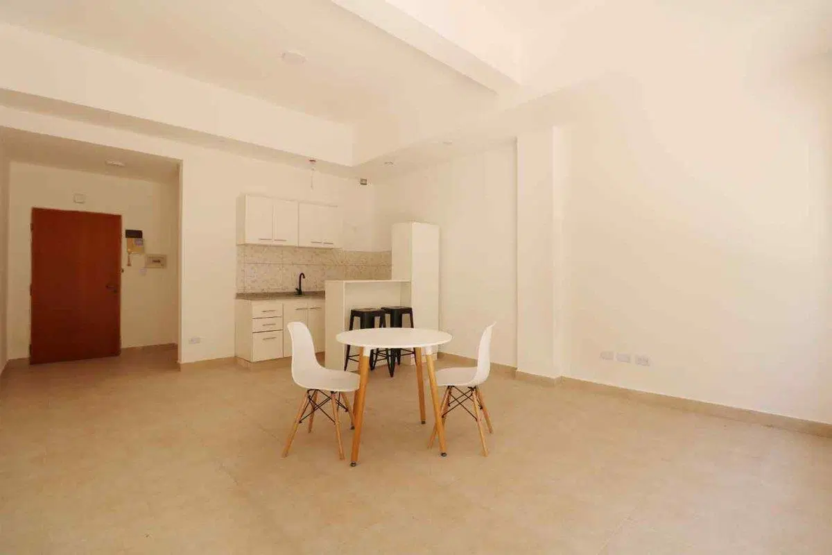 Venta Monoambiente divisible con patio, a estrenar 5