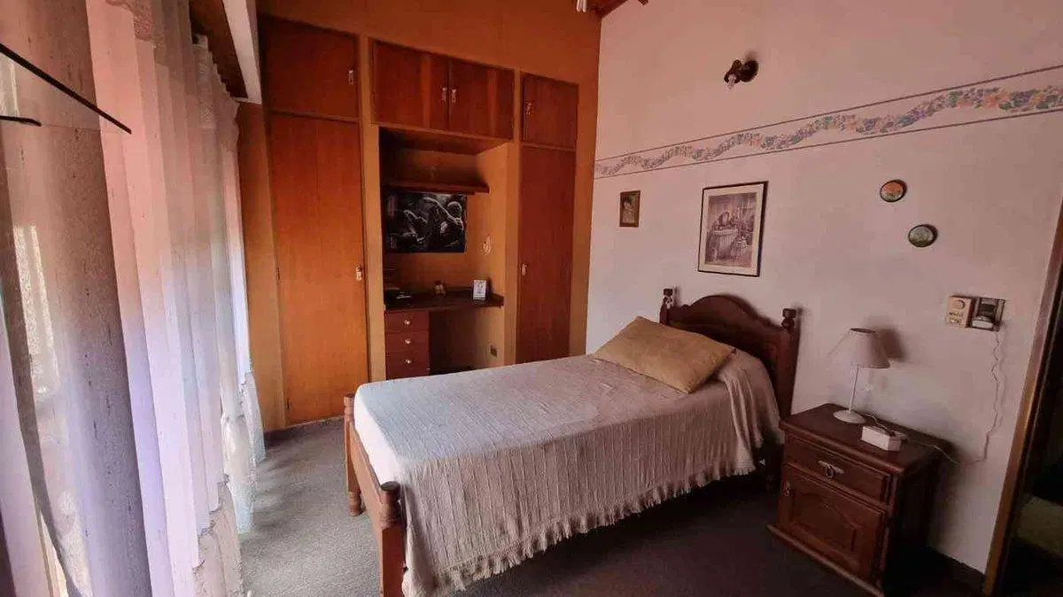 CASA EN VENTA MARTIN CORONADO GRAN JARDIN Y PILETA 3