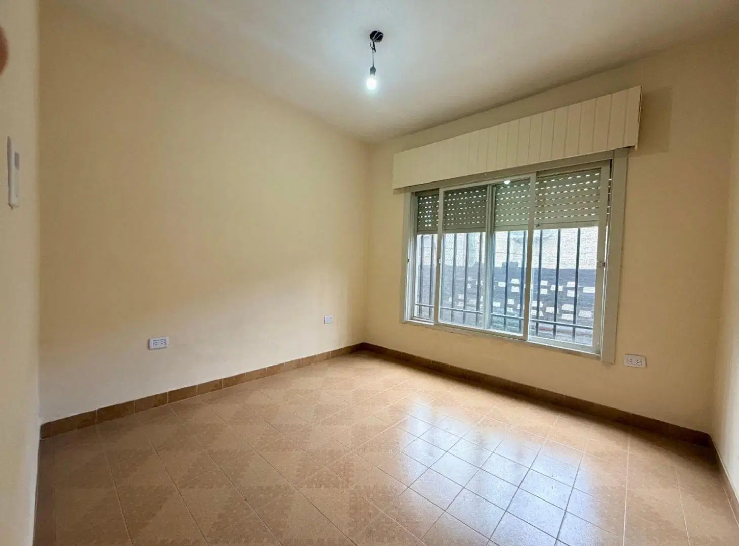 CASA 3 AMBIENTES + LOCAL COMERCIAL 5