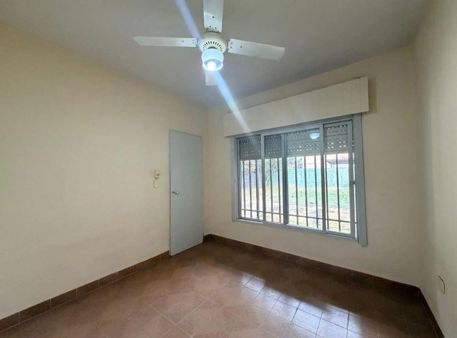 CASA 3 AMBIENTES + LOCAL COMERCIAL 4