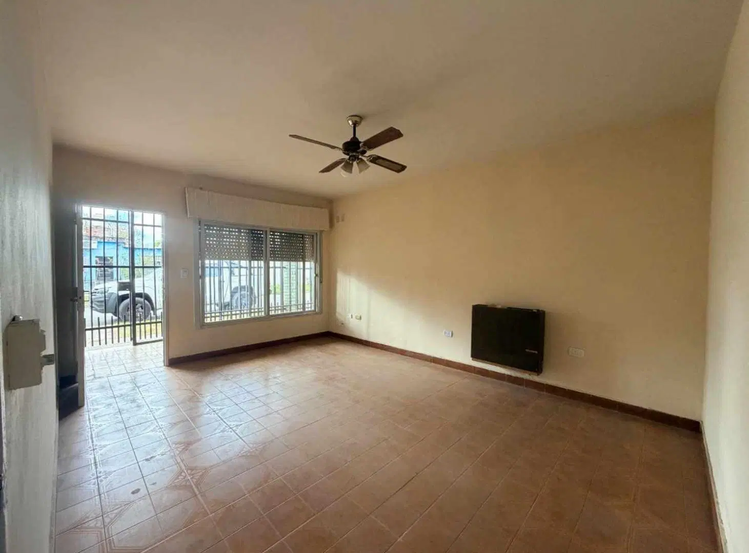 CASA 3 AMBIENTES + LOCAL COMERCIAL 3