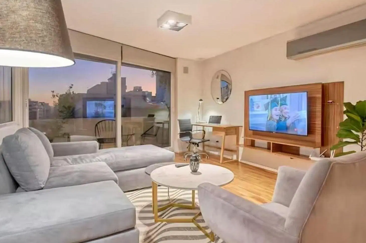 VENTA CON RENTA USD- TRIPLEX C COCHERA EN BELGRANO 4