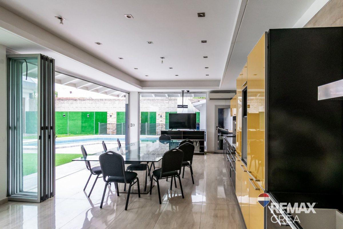 Foto de Venta Casa de 8 amb Pileta Climatizada Devoto, imagen 5