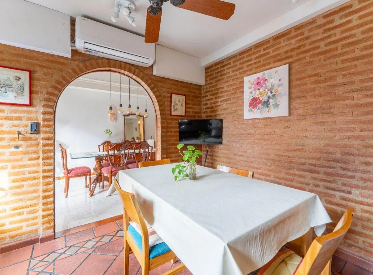 CASA 5 AMBIENTES CON JARDÍN, PILETA Y COCHERA 3