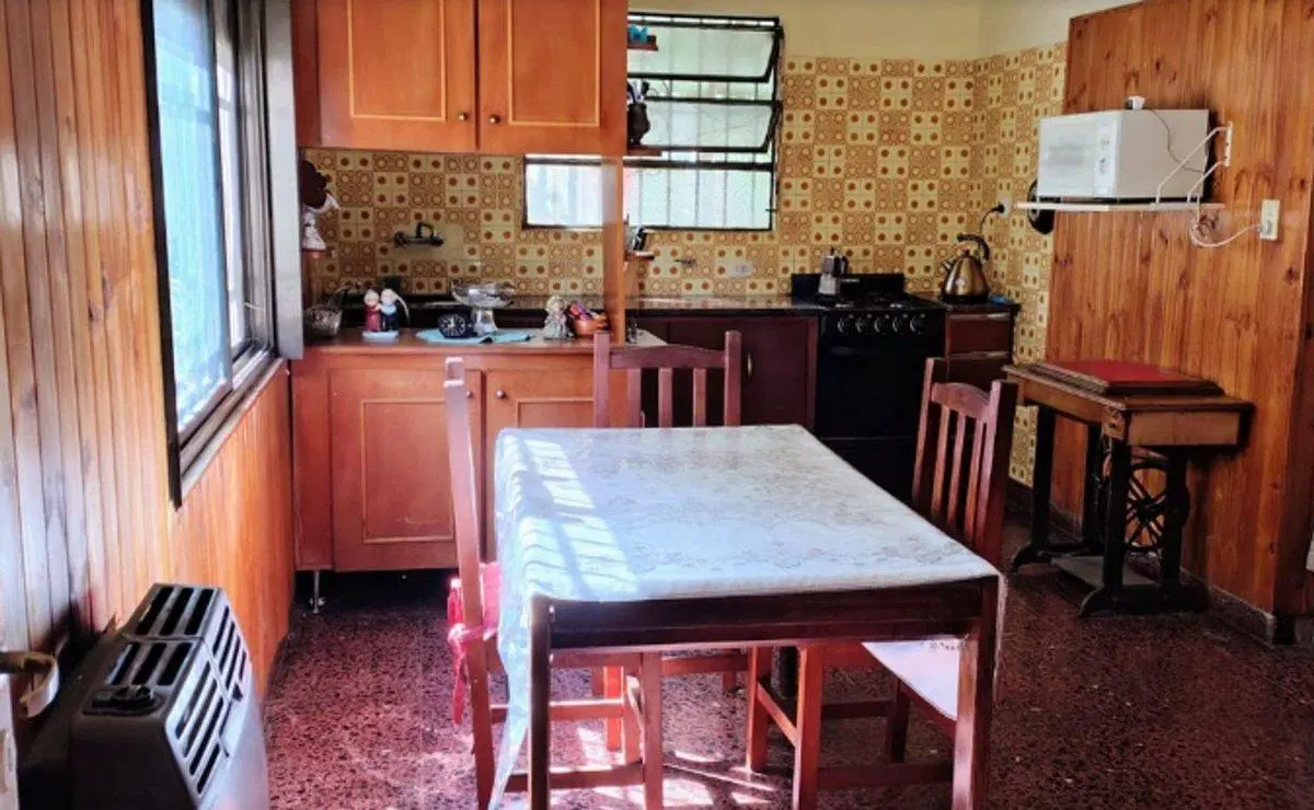 San Martin CASA con Jardin y cochera 8