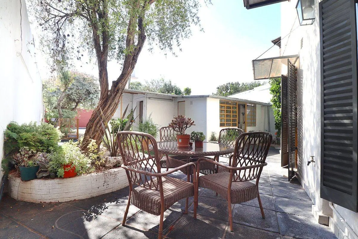 ESPECTACULAR CASA CON QUINCHO Y PILETA EN MORENO 8