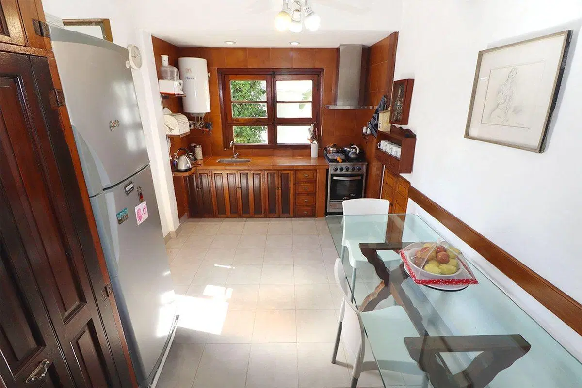 ESPECTACULAR CASA CON QUINCHO Y PILETA EN MORENO 2