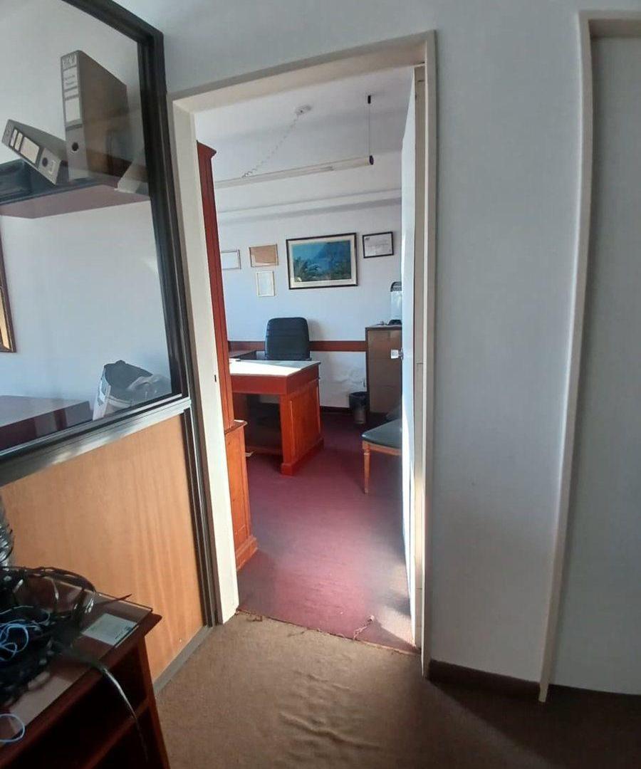 Foto de EN VENTA AMPLIA OFICINA , APTO VIVIENDA MICROCENT!, imagen 4