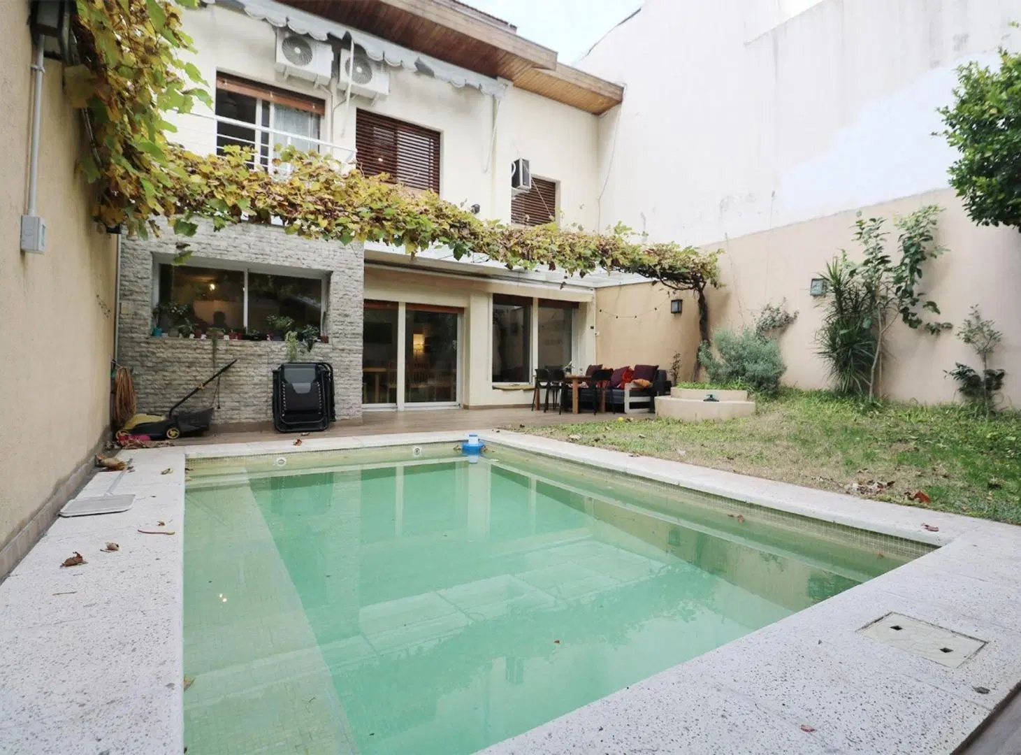 Venta Casa 5 ambientes Pileta Parque Chacabuco 4