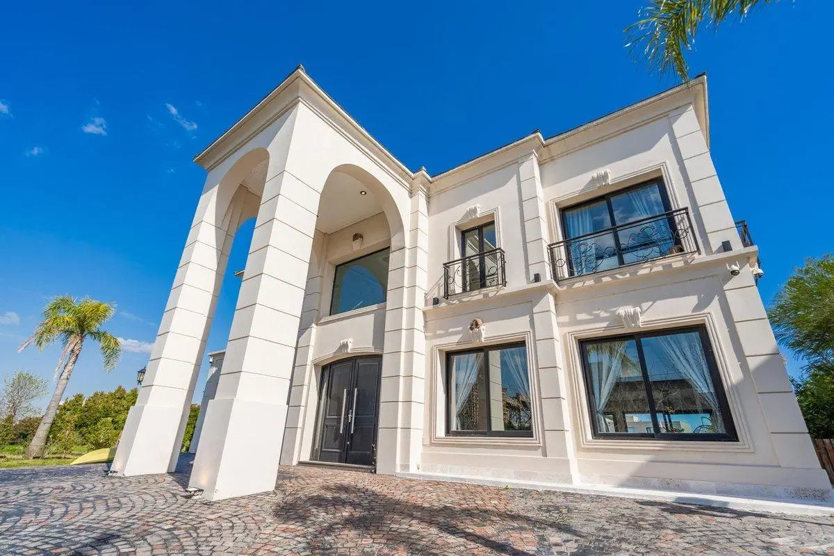 ALQUILER IMPONENTE CASA AMOBLADA EL YACHT NORDELTA 3