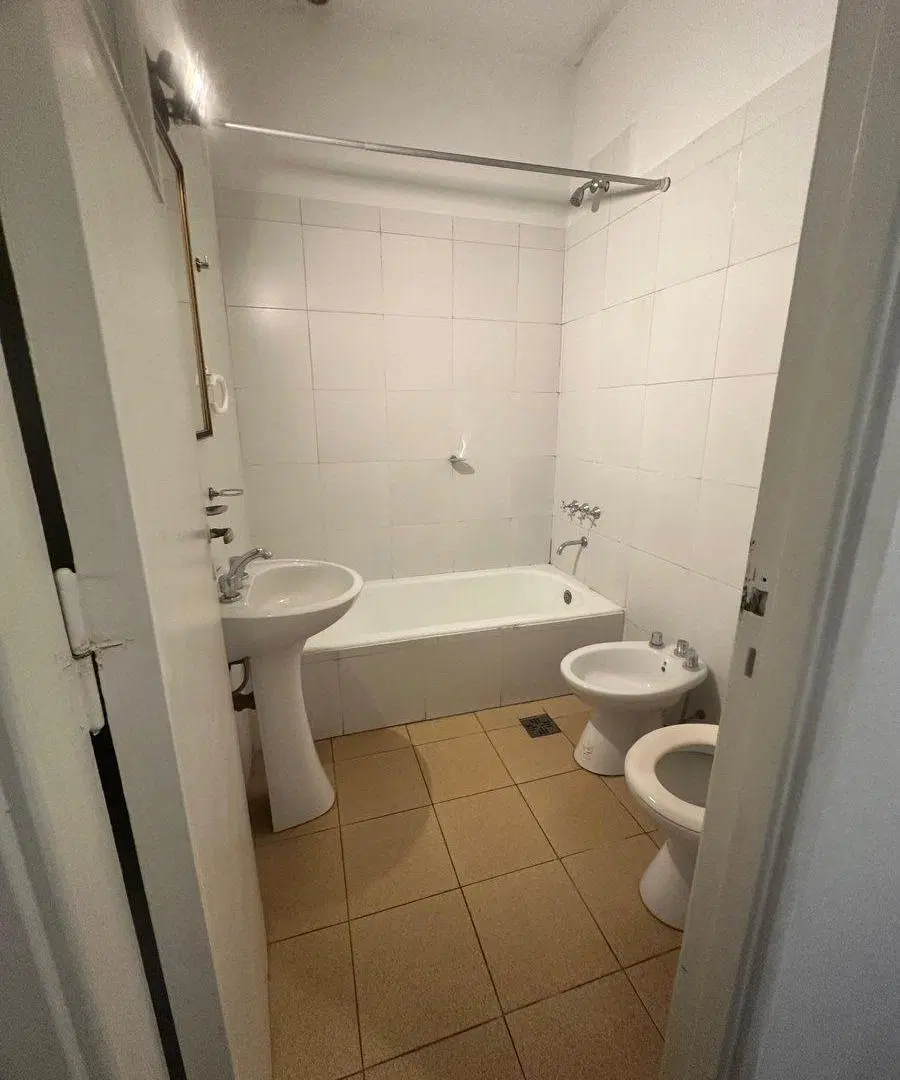 Venta Monoambiente dividido - FLORES 8