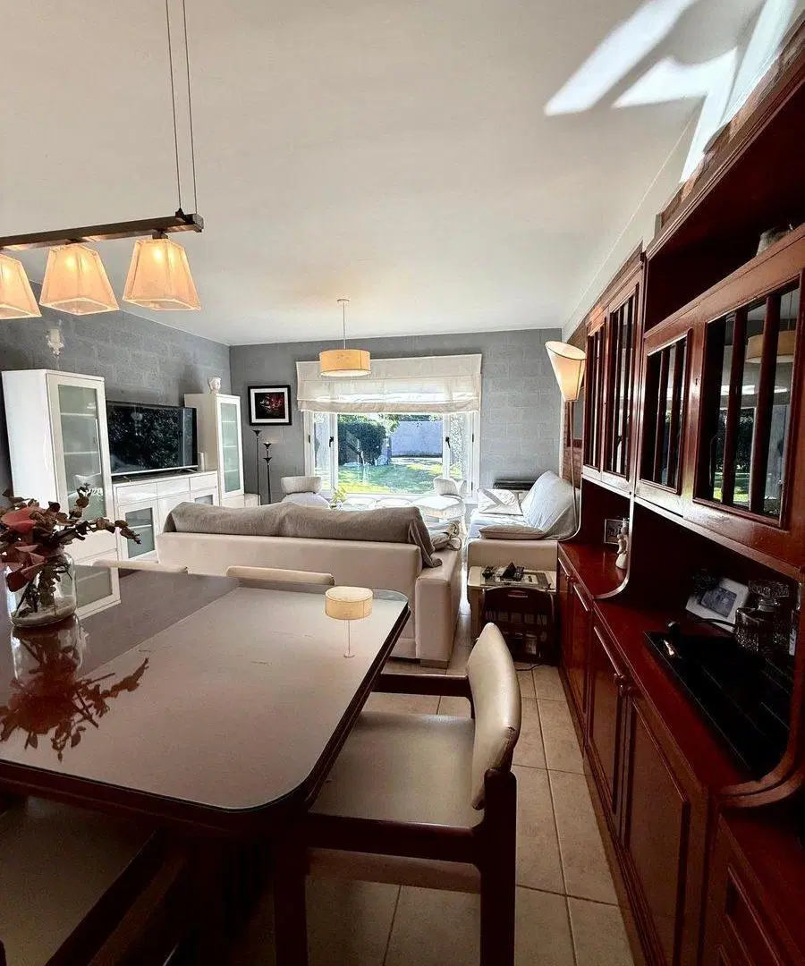 CASA EN VENTA 4 AMB CON PILETA EN EL CARMENCITO 8