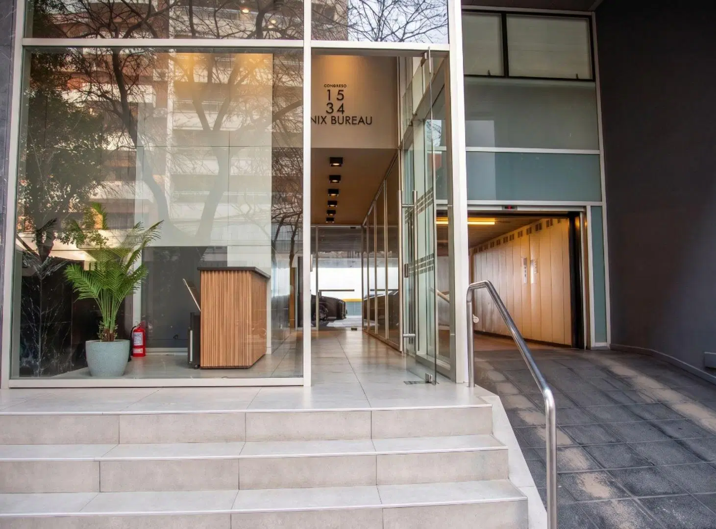 Venta Oficina Piso 12 Único Balcón y Cochera Nuñez 3